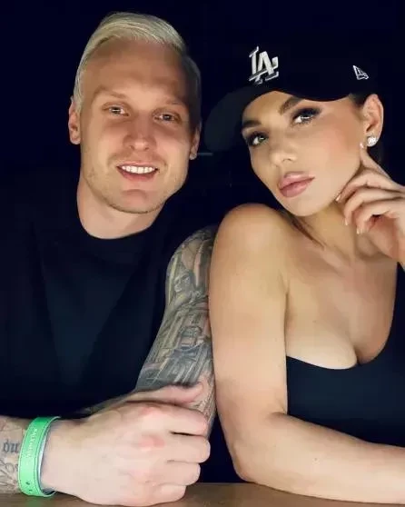 "Прошёлся по нашей любви с небывалой жестокостью". Анна Седокова записала песню, в которой увидели её "ответ" Янису Тимме