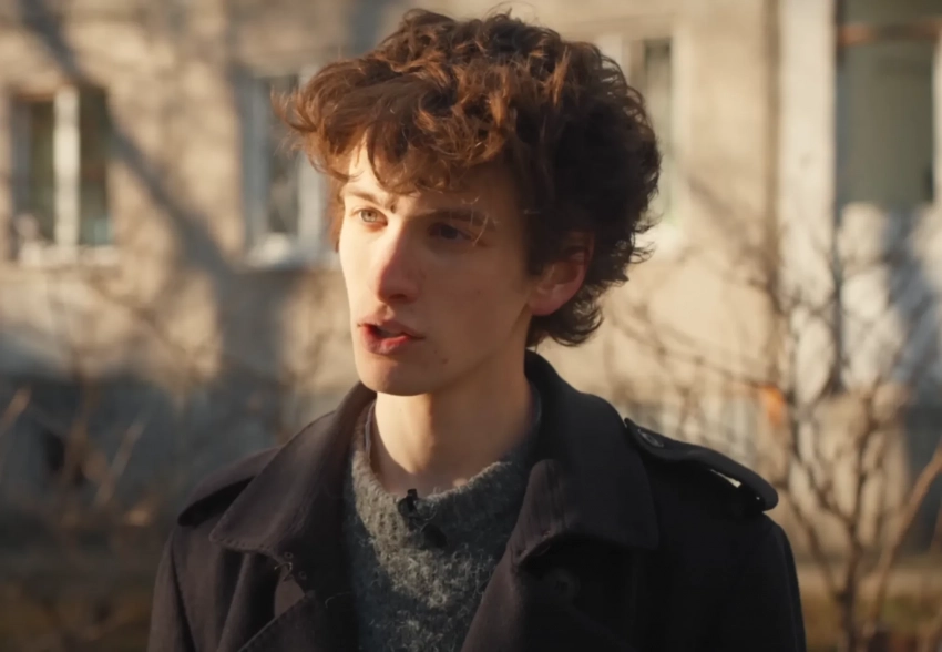 "Я начал подкатывать, сосиску в тесте подогнал". Марк Эйдельштейн рассказал о своём первом школьном романе, который закончился рехабом и слитыми интимными фото