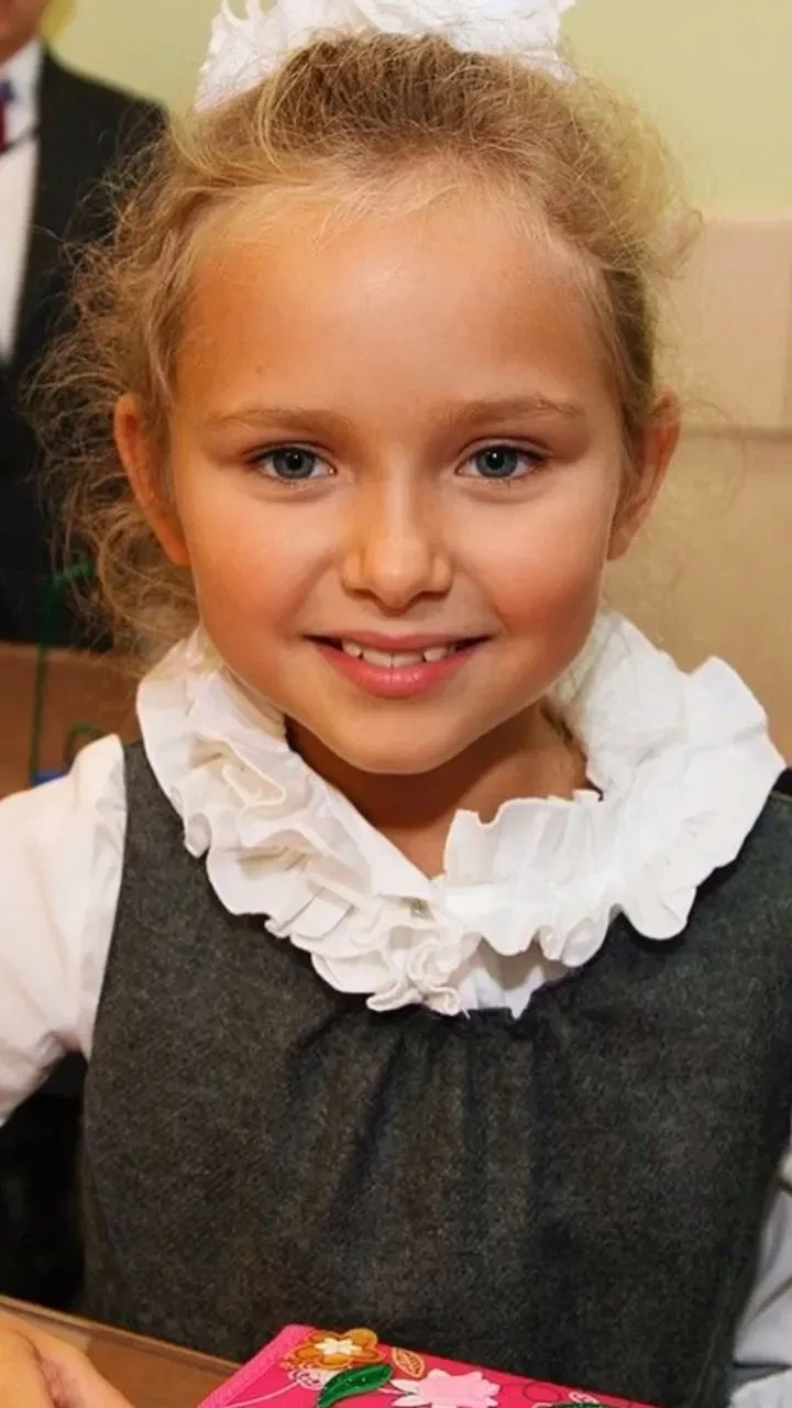 "Родители передали замечательные гены". Стеша Маликова рассказала, что комплексовала из-за своей формы лица