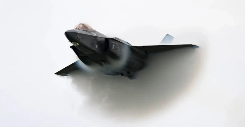 Боли в спине и шее: голландские лётчики жалуются на F-35A