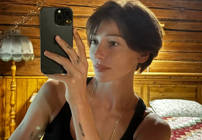 "Это очень интимный момент". Настя Ивлеева прокомментировала своё возвращение после "отмены" из-за "голой вечеринки"