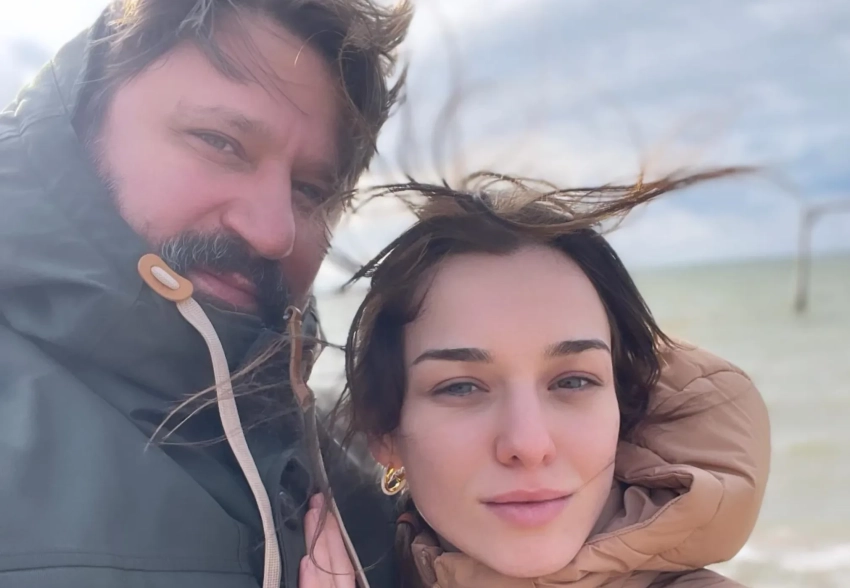 Виктор Логинов прокомментировал обвинения своей жены в домашнем насилии и изменах, назвав её "психически нездоровой"