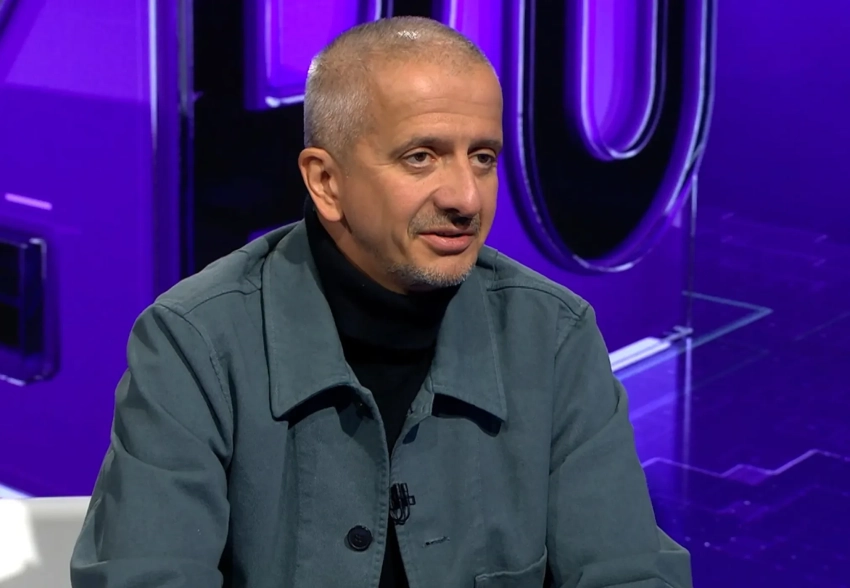 "Ревность, амбиции, страхи". Константин Богомолов прокомментировал скандал вокруг своего назначения в Школу-студию МХАТ