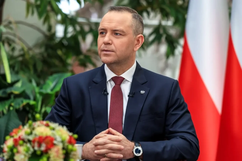 Президент Польши постановил отменить предоставление помощи украинским беженцам