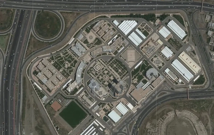 «Враг у ворот, поэтому все собираемся в одном здании»: сюр с совещанием в Иране